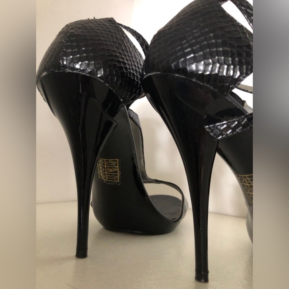 SEXY SNAKESKIN STILETTOS - Picture 6 of 6